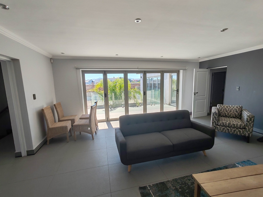 7 Bedroom Property for Sale in Perlemoenbaai Western Cape